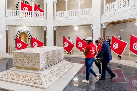 07 septembre 2019 : à Monastir sur l'espalande devant le Mausolée de Habib Bourguiba, Abdelkarim Zbidi, candidat de dernière minute et dit indépendant, tient son premier meeting populaire de campagne présidentielle. Après une visite sur la tombe de Bourguiba, Zbidi a tenu une foule de 3000 personnes avec un discours de 15 minutes. 