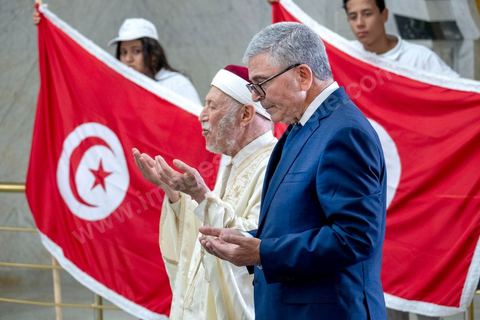 07 septembre 2019 : à Monastir sur l'espalande devant le Mausolée de Habib Bourguiba, Abdelkarim Zbidi, candidat de dernière minute et dit indépendant, tient son premier meeting populaire de campagne présidentielle. Après une visite sur la tombe de Bourguiba, Zbidi a tenu une foule de 3000 personnes avec un discours de 15 minutes. 