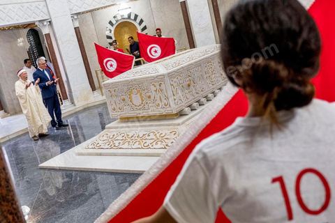 07 septembre 2019 : à Monastir sur l'espalande devant le Mausolée de Habib Bourguiba, Abdelkarim Zbidi, candidat de dernière minute et dit indépendant, tient son premier meeting populaire de campagne présidentielle. Après une visite sur la tombe de Bourguiba, Zbidi a tenu une foule de 3000 personnes avec un discours de 15 minutes. 