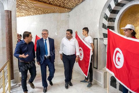 07 septembre 2019 : à Monastir sur l'espalande devant le Mausolée de Habib Bourguiba, Abdelkarim Zbidi, candidat de dernière minute et dit indépendant, tient son premier meeting populaire de campagne présidentielle. Après une visite sur la tombe de Bourguiba, Zbidi a tenu une foule de 3000 personnes avec un discours de 15 minutes. 