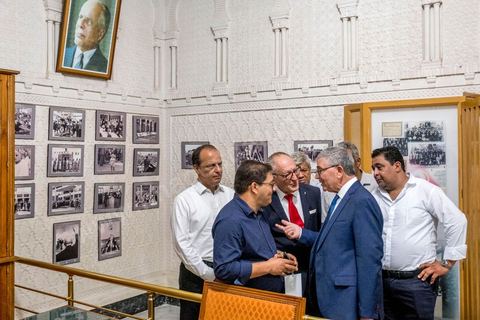 07 septembre 2019 : à Monastir sur l'espalande devant le Mausolée de Habib Bourguiba, Abdelkarim Zbidi, candidat de dernière minute et dit indépendant, tient son premier meeting populaire de campagne présidentielle. Après une visite sur la tombe de Bourguiba, Zbidi a tenu une foule de 3000 personnes avec un discours de 15 minutes. 
