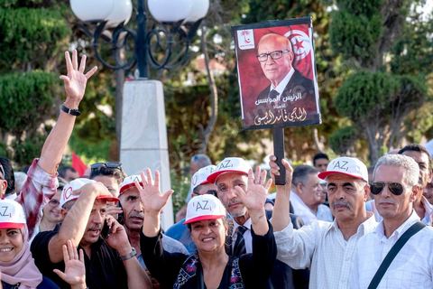 07 septembre 2019 : à Monastir sur l'espalande devant le Mausolée de Habib Bourguiba, Abdelkarim Zbidi, candidat de dernière minute et dit indépendant, tient son premier meeting populaire de campagne présidentielle. Après une visite sur la tombe de Bourguiba, Zbidi a tenu une foule de 3000 personnes avec un discours de 15 minutes. 