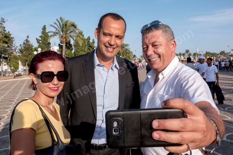 07 septembre 2019 : à Monastir sur l'espalande devant le Mausolée de Habib Bourguiba, Abdelkarim Zbidi, candidat de dernière minute et dit indépendant, tient son premier meeting populaire de campagne présidentielle. Après une visite sur la tombe de Bourguiba, Zbidi a tenu une foule de 3000 personnes avec un discours de 15 minutes. 