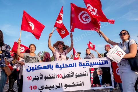 07 septembre 2019 : à Monastir sur l'espalande devant le Mausolée de Habib Bourguiba, Abdelkarim Zbidi, candidat de dernière minute et dit indépendant, tient son premier meeting populaire de campagne présidentielle. Après une visite sur la tombe de Bourguiba, Zbidi a tenu une foule de 3000 personnes avec un discours de 15 minutes. 