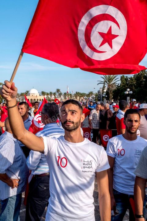07 septembre 2019 : à Monastir sur l'espalande devant le Mausolée de Habib Bourguiba, Abdelkarim Zbidi, candidat de dernière minute et dit indépendant, tient son premier meeting populaire de campagne présidentielle. Après une visite sur la tombe de Bourguiba, Zbidi a tenu une foule de 3000 personnes avec un discours de 15 minutes. 