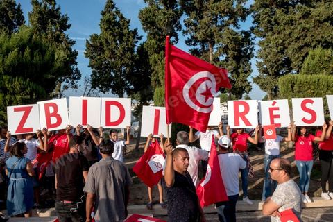 07 septembre 2019 : à Monastir sur l'espalande devant le Mausolée de Habib Bourguiba, Abdelkarim Zbidi, candidat de dernière minute et dit indépendant, tient son premier meeting populaire de campagne présidentielle. Après une visite sur la tombe de Bourguiba, Zbidi a tenu une foule de 3000 personnes avec un discours de 15 minutes. 