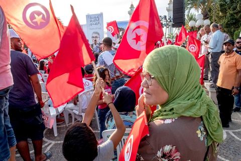 07 septembre 2019 : à Monastir sur l'espalande devant le Mausolée de Habib Bourguiba, Abdelkarim Zbidi, candidat de dernière minute et dit indépendant, tient son premier meeting populaire de campagne présidentielle. Après une visite sur la tombe de Bourguiba, Zbidi a tenu une foule de 3000 personnes avec un discours de 15 minutes. 