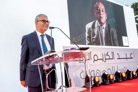 07 septembre 2019 : à Monastir sur l'espalande devant le Mausolée de Habib Bourguiba, Abdelkarim Zbidi, candidat de dernière minute et dit indépendant, tient son premier meeting populaire de campagne présidentielle. Après une visite sur la tombe de Bourguiba, Zbidi a tenu une foule de 3000 personnes avec un discours de 15 minutes. 