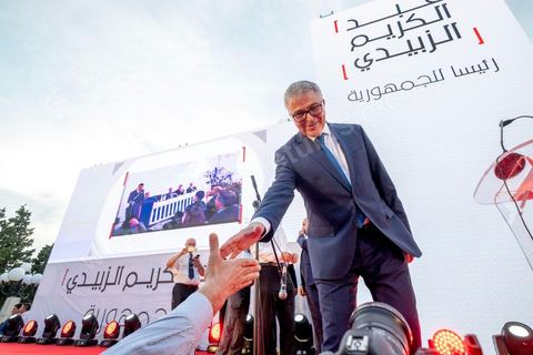 07 septembre 2019 : à Monastir sur l'espalande devant le Mausolée de Habib Bourguiba, Abdelkarim Zbidi, candidat de dernière minute et dit indépendant, tient son premier meeting populaire de campagne présidentielle. Après une visite sur la tombe de Bourguiba, Zbidi a tenu une foule de 3000 personnes avec un discours de 15 minutes. 