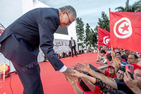 07 septembre 2019 : à Monastir sur l'espalande devant le Mausolée de Habib Bourguiba, Abdelkarim Zbidi, candidat de dernière minute et dit indépendant, tient son premier meeting populaire de campagne présidentielle. Après une visite sur la tombe de Bourguiba, Zbidi a tenu une foule de 3000 personnes avec un discours de 15 minutes. 