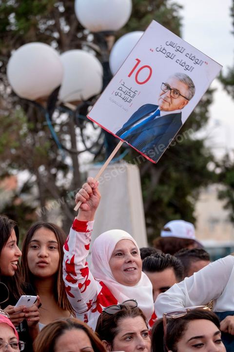 07 septembre 2019 : à Monastir sur l'espalande devant le Mausolée de Habib Bourguiba, Abdelkarim Zbidi, candidat de dernière minute et dit indépendant, tient son premier meeting populaire de campagne présidentielle. Après une visite sur la tombe de Bourguiba, Zbidi a tenu une foule de 3000 personnes avec un discours de 15 minutes. 