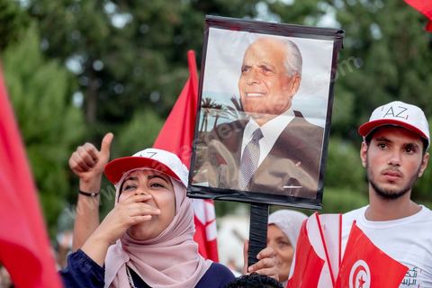 07 septembre 2019 : à Monastir sur l'espalande devant le Mausolée de Habib Bourguiba, Abdelkarim Zbidi, candidat de dernière minute et dit indépendant, tient son premier meeting populaire de campagne présidentielle. Après une visite sur la tombe de Bourguiba, Zbidi a tenu une foule de 3000 personnes avec un discours de 15 minutes. 