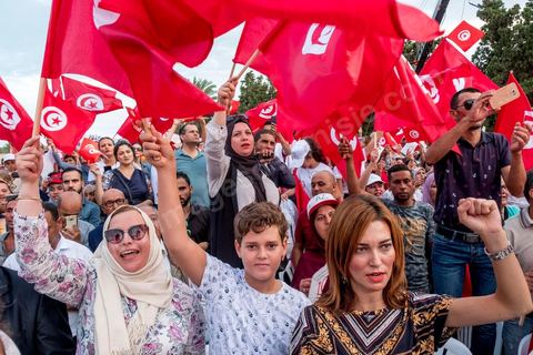 07 septembre 2019 : à Monastir sur l'espalande devant le Mausolée de Habib Bourguiba, Abdelkarim Zbidi, candidat de dernière minute et dit indépendant, tient son premier meeting populaire de campagne présidentielle. Après une visite sur la tombe de Bourguiba, Zbidi a tenu une foule de 3000 personnes avec un discours de 15 minutes. 