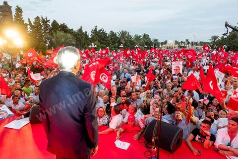 07 septembre 2019 : à Monastir sur l'espalande devant le Mausolée de Habib Bourguiba, Abdelkarim Zbidi, candidat de dernière minute et dit indépendant, tient son premier meeting populaire de campagne présidentielle. Après une visite sur la tombe de Bourguiba, Zbidi a tenu une foule de 3000 personnes avec un discours de 15 minutes. 