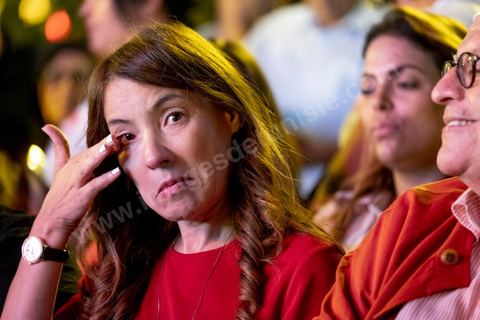 13 septembre 2019 : meeting de cloture de la campagne du candidat en prison Nabil Karoui sur l'avenue Habib Bourguiba à Tunis. Plus de 500 partisans sont venus soutenir une dernière fois vanat le premier tour leur candidat toujours emprisonné et toujours en tête des intentions de vote. Salwa Smaoui, la femme de Nabil Karoui est depuis 15 jours investie pleinement dasn la campagen et remplace sur le tas son mari tout au long de cette campahen pour les présidentielles très éprouvantes. 