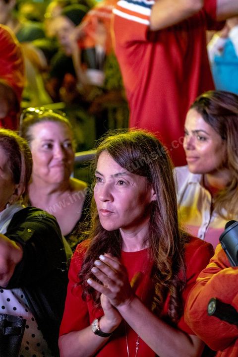 13 septembre 2019 : meeting de cloture de la campagne du candidat en prison Nabil Karoui sur l'avenue Habib Bourguiba à Tunis. Plus de 500 partisans sont venus soutenir une dernière fois vanat le premier tour leur candidat toujours emprisonné et toujours en tête des intentions de vote. Salwa Smaoui, la femme de Nabil Karoui est depuis 15 jours investie pleinement dasn la campagen et remplace sur le tas son mari tout au long de cette campahen pour les présidentielles très éprouvantes. 