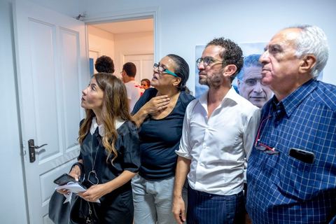 15 septembre 2019 : Salwa Smaoui, femme de Nabil Karoui au QG du parti de Nabil Karoui, candidat en prison à l'election présidentielle en Tunisie, les militants fêtent le passage au second tour selon les sondages, Nabil Karoui serait en deuxième position derrière le candidat surprise Kais Saïed. Ce premier tour marque la victoire de candidat indépendant et populiste, dévant de loin les candidats dits "progressistes" représnetant l'ancien sytéme et le candidat du parti islamiste Ennahdha. 