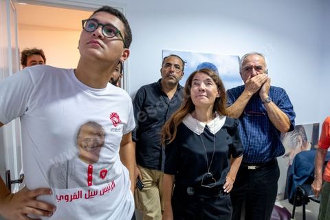 15 septembre 2019 : Salwa Smaoui, femme de Nabil Karoui au QG du parti de Nabil Karoui, candidat en prison à l'election présidentielle en Tunisie, les militants fêtent le passage au second tour selon les sondages, Nabil Karoui serait en deuxième position derrière le candidat surprise Kais Saïed. Ce premier tour marque la victoire de candidat indépendant et populiste, dévant de loin les candidats dits "progressistes" représnetant l'ancien sytéme et le candidat du parti islamiste Ennahdha. 