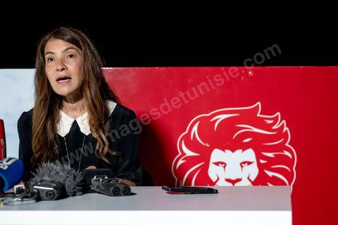 15 septembre 2019 : Conférence de presse de Salwa Smaoui femme de Nabil Karoui lisant une letrre de son mari au QG du parti de Nabil Karoui, candidat en prison à l'election présidentielle en Tunisie, les militants fêtent le passage au second tour selon les sondages, Nabil Karoui serait en deuxième position derrière le candidat surprise Kais Saïed. Ce premier tour marque la victoire de candidat indépendant et populiste, dévant de loin les candidats dits "progressistes" représnetant l'ancien sytéme et le candidat du parti islamiste Ennahdha. 