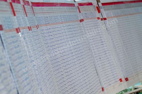 17 septembre 2019 : au centre de presse de l'ISIE, Instance Supérieure Indépendante des Elections, le prsident de l'ISIE, Nabil Baffoun, annonce les résultultas complets préliminaires du 1er tour des électiosn présidentielles du 15 septembre. Kais Saied, candidat indépendant, termin epremier avec 18,8 % suivi par Nabil Karoui, candidat en prison, avec 15,5 %, tous les deux sont qualifiés pour le second tour en atttendant d'éventuels recours invalidants et l'annonce officielle et definitives des résultats prévus dasn les trois emaines à venir maximum. 