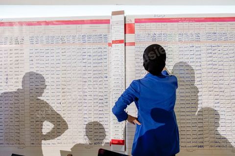 17 septembre 2019 : au centre de presse de l'ISIE, Instance Supérieure Indépendante des Elections, le prsident de l'ISIE, Nabil Baffoun, annonce les résultultas complets préliminaires du 1er tour des électiosn présidentielles du 15 septembre. Kais Saied, candidat indépendant, termin epremier avec 18,8 % suivi par Nabil Karoui, candidat en prison, avec 15,5 %, tous les deux sont qualifiés pour le second tour en atttendant d'éventuels recours invalidants et l'annonce officielle et definitives des résultats prévus dasn les trois emaines à venir maximum. 