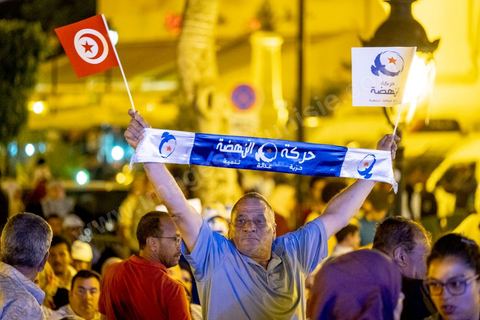 3 octobre 2019 : en cette fin de campagne électorale pour les légilsatives prévues ce dimanche 6 octobre, le parti Ennahdha organis eun grand meeting de cloture sur l'Avenue Habib Bourguiba à Tunis. En présence d'un grand nombre de militants du parti le meeting est plus une fête q'un meeting politique, le président du parti et candidat sur la circonscriptiond e Tunis 1 Rached Ghannouchi est venu saluer les militants accompagné de Adbalfattah Mourou, vice président du parti. 