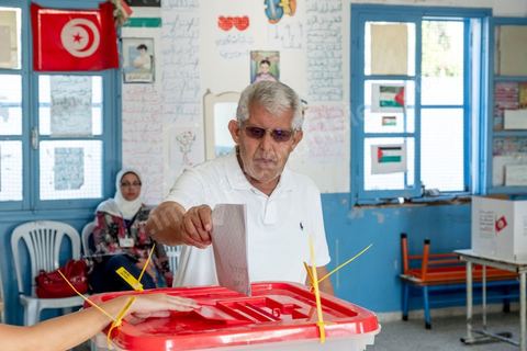 06 octobre 2019 : jour de vote pour les élections législatives en Tunisie, plus de 7 millions d'électeurs sont appelés à élire les membres de l'Assemblée des Représentants du Peuple, 217 députés à choisir parmis 1506 listes répartis sur 33 circonscriptions. A 19h30 l'ISIE annoce une participation de 41,50 %, la plus faible pour ces élections depuis 2011. Le scrutin de listes est à la propotionnelle à un seul tour. Près de 14 000 bureaux de votes mis en place en Tunisie et à l'étranger. Les résultat definitifs sont prévus dasn les trois jours suivants le scrutin. 