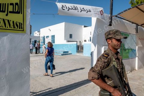 06 octobre 2019 : jour de vote pour les élections législatives en Tunisie, plus de 7 millions d'électeurs sont appelés à élire les membres de l'Assemblée des Représentants du Peuple, 217 députés à choisir parmis 1506 listes répartis sur 33 circonscriptions. A 19h30 l'ISIE annoce une participation de 41,50 %, la plus faible pour ces élections depuis 2011. Le scrutin de listes est à la propotionnelle à un seul tour. Près de 14 000 bureaux de votes mis en place en Tunisie et à l'étranger. Les résultat definitifs sont prévus dasn les trois jours suivants le scrutin. 