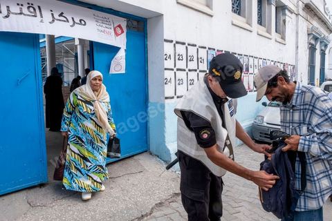 06 octobre 2019 : jour de vote pour les élections législatives en Tunisie, plus de 7 millions d'électeurs sont appelés à élire les membres de l'Assemblée des Représentants du Peuple, 217 députés à choisir parmis 1506 listes répartis sur 33 circonscriptions. A 19h30 l'ISIE annoce une participation de 41,50 %, la plus faible pour ces élections depuis 2011. Le scrutin de listes est à la propotionnelle à un seul tour. Près de 14 000 bureaux de votes mis en place en Tunisie et à l'étranger. Les résultat definitifs sont prévus dasn les trois jours suivants le scrutin. 
