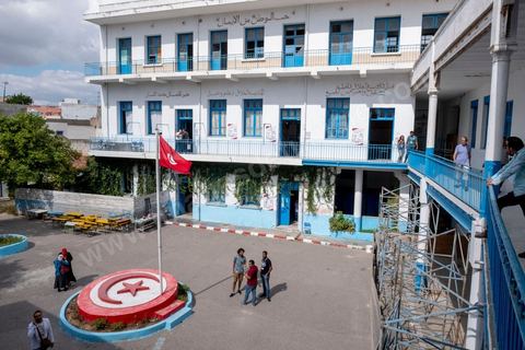 06 octobre 2019 : jour de vote pour les élections législatives en Tunisie, plus de 7 millions d'électeurs sont appelés à élire les membres de l'Assemblée des Représentants du Peuple, 217 députés à choisir parmis 1506 listes répartis sur 33 circonscriptions. A 19h30 l'ISIE annoce une participation de 41,50 %, la plus faible pour ces élections depuis 2011. Le scrutin de listes est à la propotionnelle à un seul tour. Près de 14 000 bureaux de votes mis en place en Tunisie et à l'étranger. Les résultat definitifs sont prévus dasn les trois jours suivants le scrutin. 