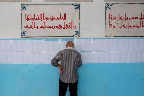06 octobre 2019 : jour de vote pour les élections législatives en Tunisie, plus de 7 millions d'électeurs sont appelés à élire les membres de l'Assemblée des Représentants du Peuple, 217 députés à choisir parmis 1506 listes répartis sur 33 circonscriptions. A 19h30 l'ISIE annoce une participation de 41,50 %, la plus faible pour ces élections depuis 2011. Le scrutin de listes est à la propotionnelle à un seul tour. Près de 14 000 bureaux de votes mis en place en Tunisie et à l'étranger. Les résultat definitifs sont prévus dasn les trois jours suivants le scrutin. 