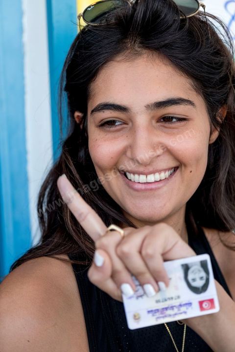 06 octobre 2019 : jour de vote pour les élections législatives en Tunisie, plus de 7 millions d'électeurs sont appelés à élire les membres de l'Assemblée des Représentants du Peuple, 217 députés à choisir parmis 1506 listes répartis sur 33 circonscriptions. A 19h30 l'ISIE annoce une participation de 41,50 %, la plus faible pour ces élections depuis 2011. Le scrutin de listes est à la propotionnelle à un seul tour. Près de 14 000 bureaux de votes mis en place en Tunisie et à l'étranger. Les résultat definitifs sont prévus dasn les trois jours suivants le scrutin. 