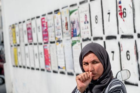 06 octobre 2019 : jour de vote pour les élections législatives en Tunisie, plus de 7 millions d'électeurs sont appelés à élire les membres de l'Assemblée des Représentants du Peuple, 217 députés à choisir parmis 1506 listes répartis sur 33 circonscriptions. A 19h30 l'ISIE annoce une participation de 41,50 %, la plus faible pour ces élections depuis 2011. Le scrutin de listes est à la propotionnelle à un seul tour. Près de 14 000 bureaux de votes mis en place en Tunisie et à l'étranger. Les résultat definitifs sont prévus dasn les trois jours suivants le scrutin. 