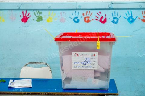 06 octobre 2019 : jour de vote pour les élections législatives en Tunisie, plus de 7 millions d'électeurs sont appelés à élire les membres de l'Assemblée des Représentants du Peuple, 217 députés à choisir parmis 1506 listes répartis sur 33 circonscriptions. A 19h30 l'ISIE annoce une participation de 41,50 %, la plus faible pour ces élections depuis 2011. Le scrutin de listes est à la propotionnelle à un seul tour. Près de 14 000 bureaux de votes mis en place en Tunisie et à l'étranger. Les résultat definitifs sont prévus dasn les trois jours suivants le scrutin. 