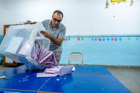 06 octobre 2019 : jour de vote pour les élections législatives en Tunisie, plus de 7 millions d'électeurs sont appelés à élire les membres de l'Assemblée des Représentants du Peuple, 217 députés à choisir parmis 1506 listes répartis sur 33 circonscriptions. A 19h30 l'ISIE annoce une participation de 41,50 %, la plus faible pour ces élections depuis 2011. Le scrutin de listes est à la propotionnelle à un seul tour. Près de 14 000 bureaux de votes mis en place en Tunisie et à l'étranger. Les résultat definitifs sont prévus dasn les trois jours suivants le scrutin. 