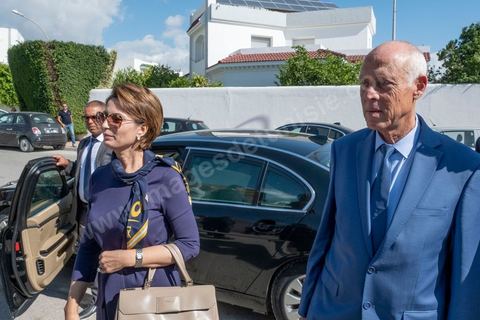 06 octobre 2019 :  En ce jour d'élections légilsatives en Tunisie, le candidat qualifié au second tour des élections présidentielles prévu pour le 13 octobre, Kais Saied, indépendant, se rend dans son bureau de vote pour effectuer son devoir de citoyen en compagnie de sa femme. Professeur de droit, la première fois qu'il votait de sa vie était le 15 septembre dernier pour le premier tour des présidentielles quil remporta. 