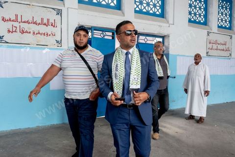 06 octobre 2019 : Jour de vote pour les élections législatives en Tunisie, Seifeddine Makhlouf, avocat, candidat éliminé au 1er tour des présidentielles et porte parole de la coalition Al Karama, mouvement islamiste proche des jeunes de la révolution, se rend pour voter à son bureau du quartier populaire de Bab Jedid à Tunis. Le soir son parti sera la surprise des élections avec la troisième place et près de 20 siéges à l'ARP selon les instituts de sondage.
