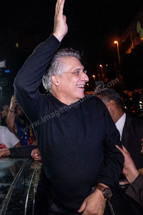 9 ocotbre 2019 : c'est à 19h30 que Nabil Karoui a quitté la prison de la Mornaguia après 46 jours de détention pour se rend ensuite au QG de son parti à Tunis, saluer ses collaborateurs et les quelques militants qui l'attendaient. C'est dans l'après midi que la Cour de cassation a ordonné sa libération immédiate suite au recours présenté par ses avocats. Nabil Karoui était incarcéré à la prison d'El Mornaguia depuis le 23 août dernier en vertu d'un mandat de dépôt livré par la Cour d'Appel de Tunis suite à une suspicion de blanchiment d'argent et d'évasion fiscale. Nabil Karoui est candidat au second tour de la Présidentielle, prévu dans 4 jours, et président du deuxième parti du pays, Qalb Tounès.