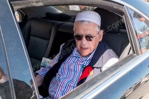 11 octobre 2019 : Premier et dernier jour de campagne pour Nabil Karoui, fraichement libéré de prison et candidat pour le second tour des présidentiels prévu ce dimanche 13 octobre. La campagne officielle termine ce soir à minuit, Nabil Karoui fait donc une tournée d'abord à Bizerte son fief natal puis à Tunis, ici dans un quartier populaire de Radès, banlieue sud de Tunis. Sa journée se terminera par un grand meeting à l'avenue Habib Bourguiba à Tunis puis par le débat à la télévision face à son adversaire Kasi Saied.