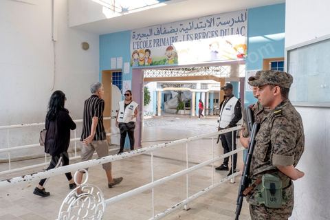 13 octobre 2019 : la Tunisie vote aujourd'hui pour le second tour des élections présidentielles, les électeurs doivent choisir entre Nabil Karoui, président du parti Qalb Tounes "Au coeur de la Tunisie" sorti de prison il y a 4 jours, et Kais Saied, candidat indépendant et atypique. La participation à 12h est de 17,6% soit un point de plus qu'au premier tour, la mobilisation des jeunes semble plus forte aujourd'hui. 