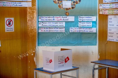 13 octobre 2019 : la Tunisie vote aujourd'hui pour le second tour des élections présidentielles, les électeurs doivent choisir entre Nabil Karoui, président du parti Qalb Tounes "Au coeur de la Tunisie" sorti de prison il y a 4 jours, et Kais Saied, candidat indépendant et atypique. La participation à 12h est de 17,6% soit un point de plus qu'au premier tour, la mobilisation des jeunes semble plus forte aujourd'hui. 