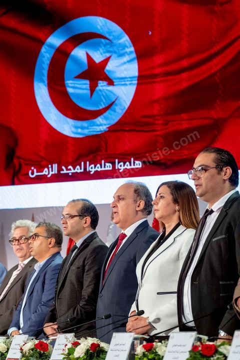 14 octobre 2019 : moins de 24h après la fermeture des bureaux de vote, Nabil Baffoun, président de l’Instance supérieure indépendante pour les élections (ISIE) a annoncé les résultats préliminaires du scrutin présidentiel, ce sont 2 777 931 Tunisiens qui ont voté pour Kaïs Saïed, candidat indépendant, qui l'emporte avec 72,71% des voix contre seulement 1 042 894 voix (27,29%) pour le candidat Nabil Karoui, président du parti Au Cœur de la Tunisie, avec un taux de participation estimé à 56,8% à l’intérieur du pays et 24,4% à l’étranger. Notons qu’en cas d’absence de recours, les résultats officiels définitifs de l’élection présidentielle seront annoncés dans un délai de trois jours.