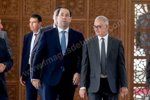 23 octobre 2019 : le nouveau président de la république élu le 13 octobre Kais Saied vient à l'Assemblée des Représentants du Peuple pour prêter serment et faire un discours. Devant une assemblée pleine, députés, membres du gouvernement, personnalités politques et ambassadeurs, Kais Saied déclare que la Tunisie a fait une “véritable révolution, dans son sens nouveau parce que les révolutions se font généralement contre la légitimité, mais ce qui s’est passé en Tunisie, c’est une véritable révolution en utilisant les outils de la légitimité eux-même”. Pour lui, “chacun ici porte une responsabilité, la responsabilité de répondre à ce peuple, dans leur demande de liberté et de dignité. L’attente n’a été que trop longue, et personne n’a le droit de le décevoir”.