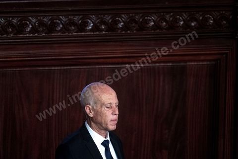 23 octobre 2019 : le nouveau président de la république élu le 13 octobre Kais Saied vient à l'Assemblée des Représentants du Peuple pour prêter serment et faire un discours. Devant une assemblée pleine, députés, membres du gouvernement, personnalités politques et ambassadeurs, Kais Saied déclare que la Tunisie a fait une “véritable révolution, dans son sens nouveau parce que les révolutions se font généralement contre la légitimité, mais ce qui s’est passé en Tunisie, c’est une véritable révolution en utilisant les outils de la légitimité eux-même”. Pour lui, “chacun ici porte une responsabilité, la responsabilité de répondre à ce peuple, dans leur demande de liberté et de dignité. L’attente n’a été que trop longue, et personne n’a le droit de le décevoir”.