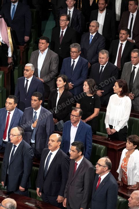23 octobre 2019 : le nouveau président de la république élu le 13 octobre Kais Saied vient à l'Assemblée des Représentants du Peuple pour prêter serment et faire un discours. Devant une assemblée pleine, députés, membres du gouvernement, personnalités politques et ambassadeurs, Kais Saied déclare que la Tunisie a fait une “véritable révolution, dans son sens nouveau parce que les révolutions se font généralement contre la légitimité, mais ce qui s’est passé en Tunisie, c’est une véritable révolution en utilisant les outils de la légitimité eux-même”. Pour lui, “chacun ici porte une responsabilité, la responsabilité de répondre à ce peuple, dans leur demande de liberté et de dignité. L’attente n’a été que trop longue, et personne n’a le droit de le décevoir”.