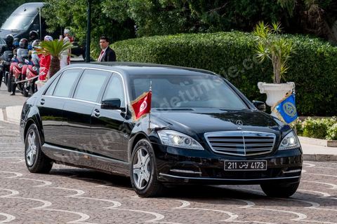 23 octobre 2019 : au palais de Carthage le président de la république par interim, suit eà la mort de Beji Caid Essebsi, Mohammed Ennaceur reçoit le nouveau président élu Kais Saied pour la passation de pouvoirs. Kais Saied ensuite saluera le drapeau et les forces de sécurité au rythme de l'hymne national dans la cour du palais pour ensuite entrer au palis et prendre ses fonctions de Président de la République. 