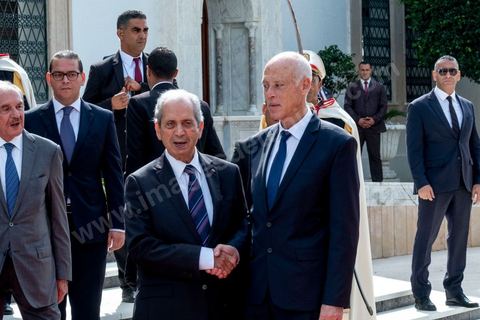 23 octobre 2019 : au palais de Carthage le président de la république par interim, suit eà la mort de Beji Caid Essebsi, Mohammed Ennaceur reçoit le nouveau président élu Kais Saied pour la passation de pouvoirs. Kais Saied ensuite saluera le drapeau et les forces de sécurité au rythme de l'hymne national dans la cour du palais pour ensuite entrer au palis et prendre ses fonctions de Président de la République. 
