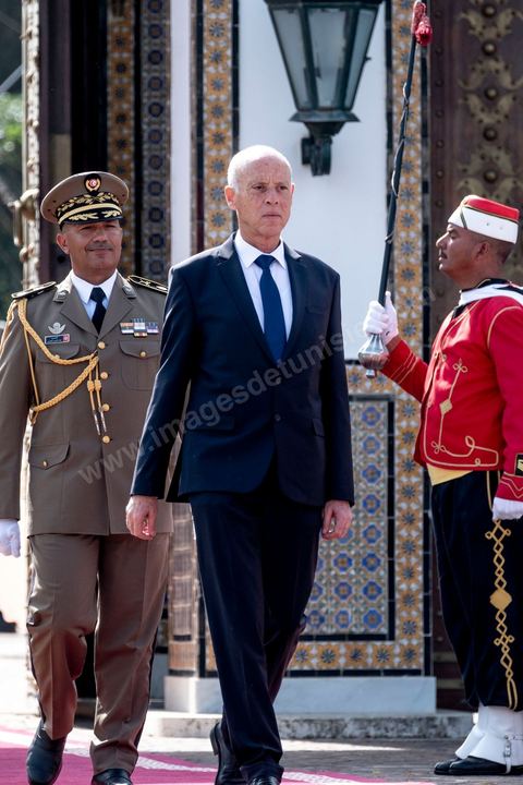 23 octobre 2019 : au palais de Carthage le président de la république par interim, suit eà la mort de Beji Caid Essebsi, Mohammed Ennaceur reçoit le nouveau président élu Kais Saied pour la passation de pouvoirs. Kais Saied ensuite saluera le drapeau et les forces de sécurité au rythme de l'hymne national dans la cour du palais pour ensuite entrer au palis et prendre ses fonctions de Président de la République. 