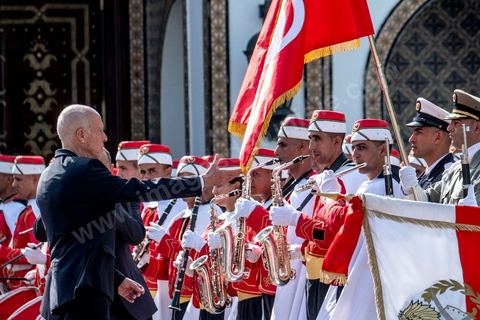 23 octobre 2019 : au palais de Carthage le président de la république par interim, suit eà la mort de Beji Caid Essebsi, Mohammed Ennaceur reçoit le nouveau président élu Kais Saied pour la passation de pouvoirs. Kais Saied ensuite saluera le drapeau et les forces de sécurité au rythme de l'hymne national dans la cour du palais pour ensuite entrer au palis et prendre ses fonctions de Président de la République. 