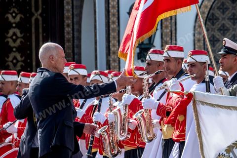 23 octobre 2019 : au palais de Carthage le président de la république par interim, suit eà la mort de Beji Caid Essebsi, Mohammed Ennaceur reçoit le nouveau président élu Kais Saied pour la passation de pouvoirs. Kais Saied ensuite saluera le drapeau et les forces de sécurité au rythme de l'hymne national dans la cour du palais pour ensuite entrer au palis et prendre ses fonctions de Président de la République. 